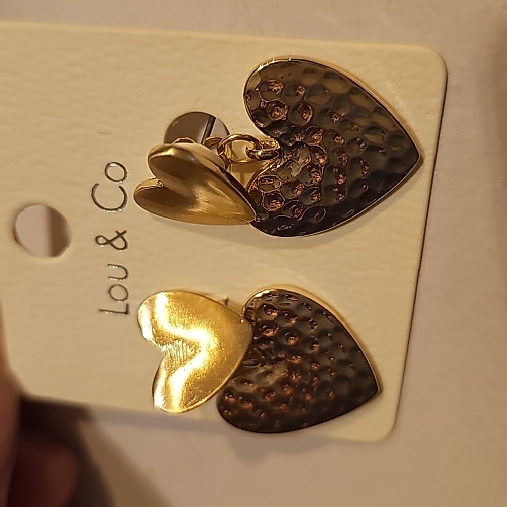 LOU & CO NWT Double Heart Gold Drop Earrings - Picture 5 of 11